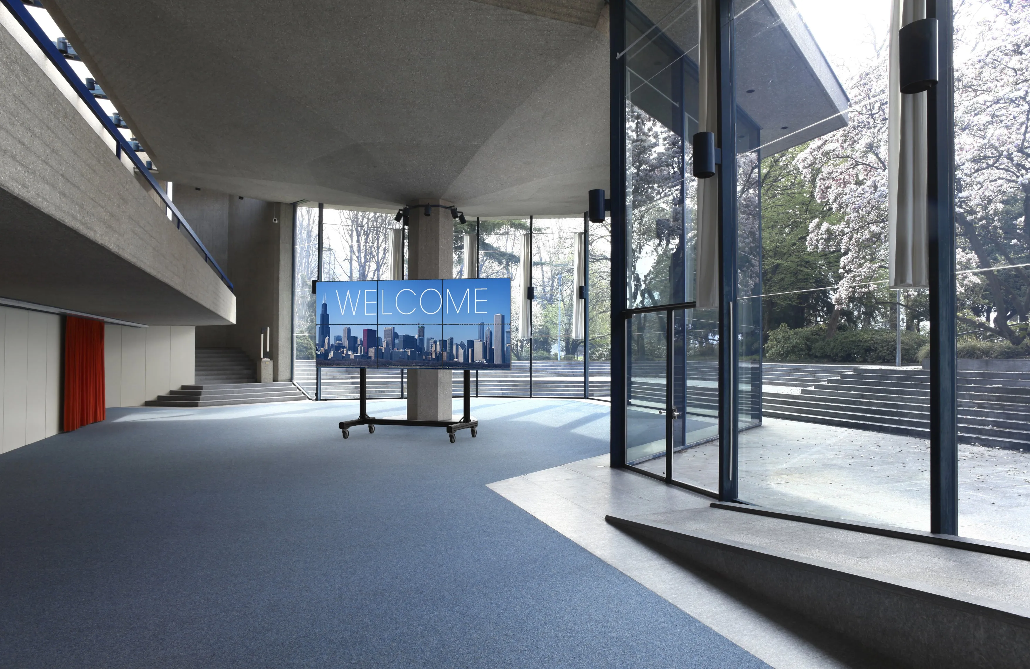 <html>SmartMount<sup>®</sup> Portable Video Wall Cart 2x2 and 3x2 Configuration for 46" to 55" Displays</html>