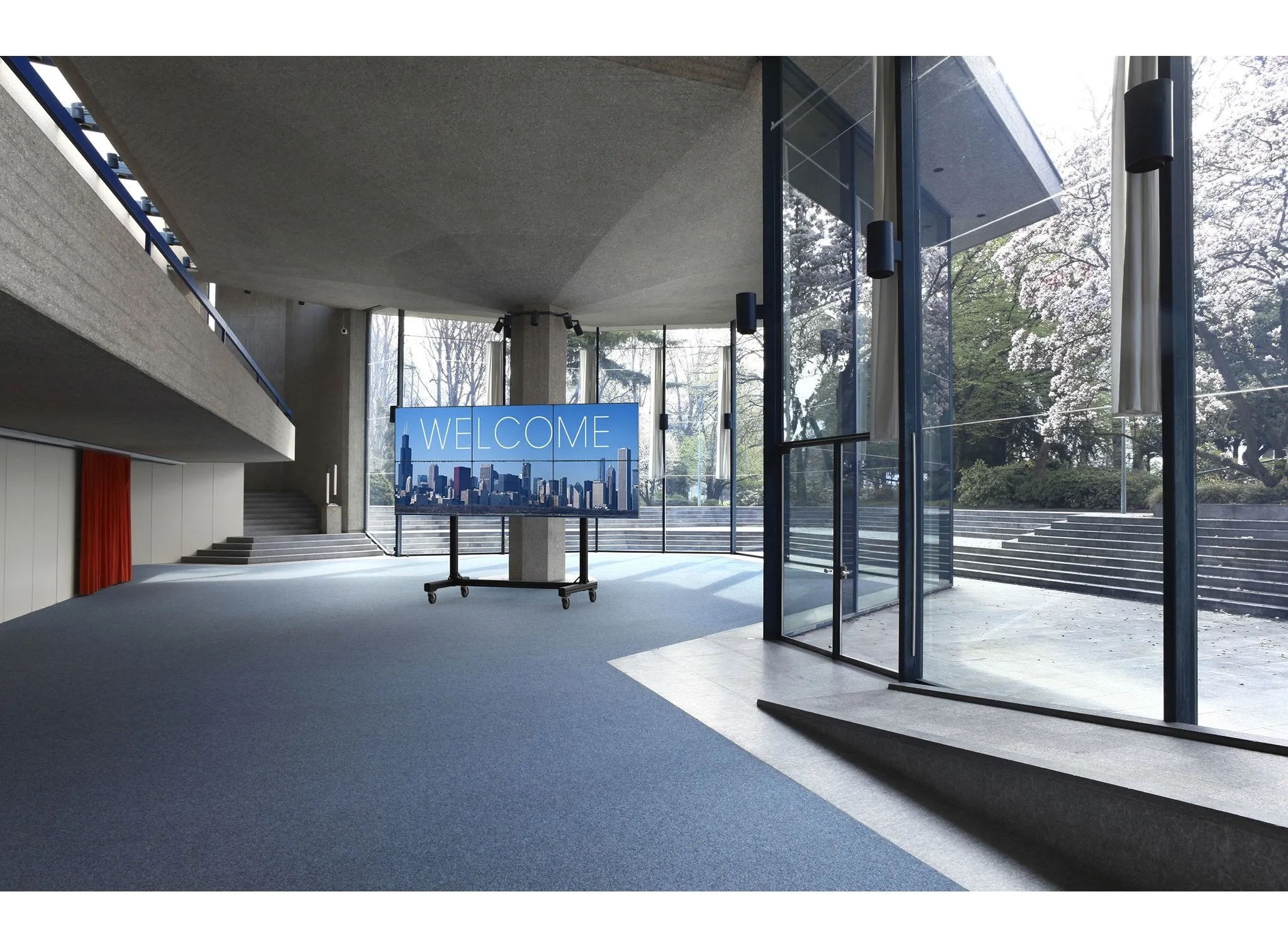 <html>SmartMount<sup>®</sup> Portable Video Wall Cart 2x2 and 3x2 Configuration for 46" to 55" Displays</html>