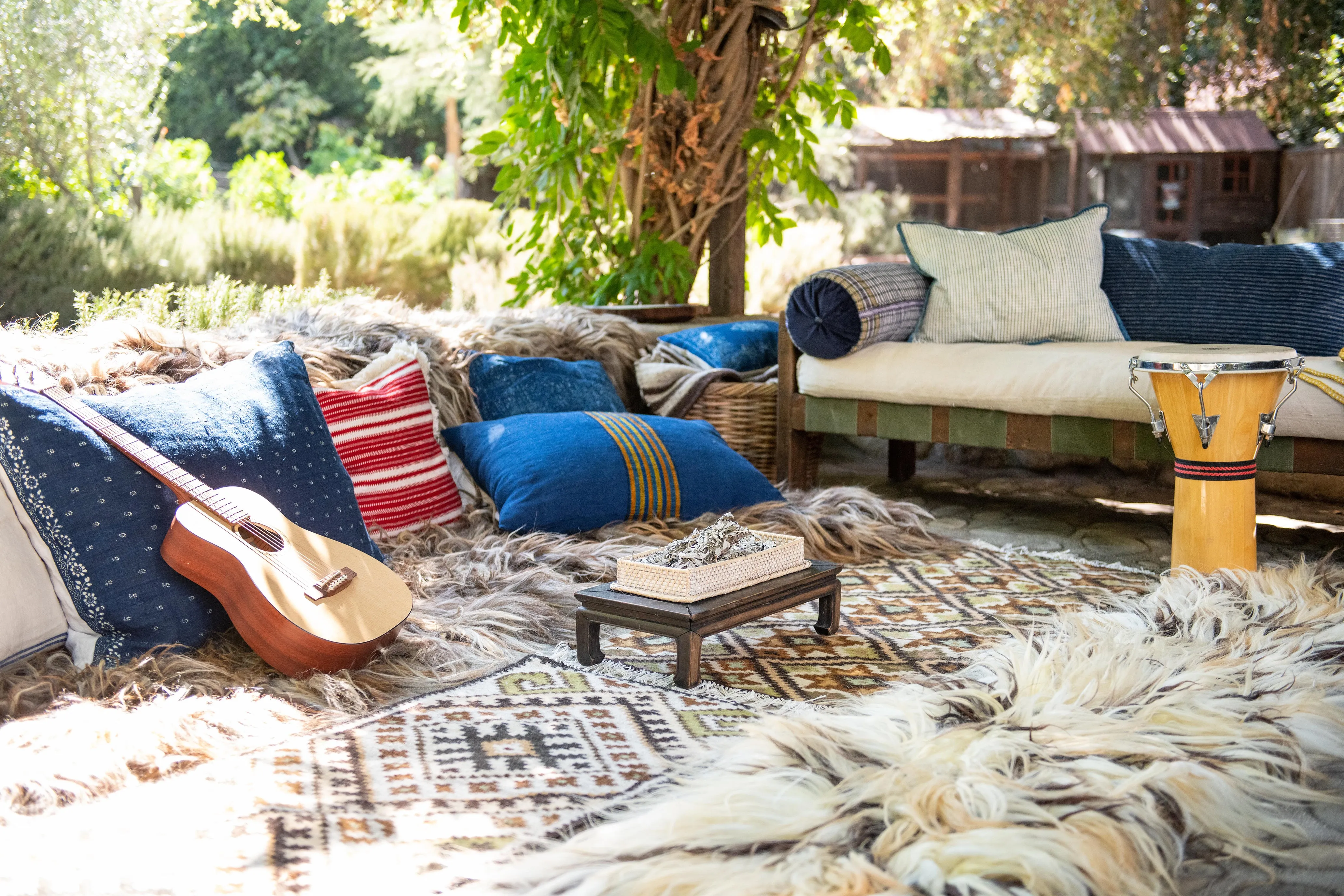 Pillow: Handwoven antique Hungarian hemp - P256